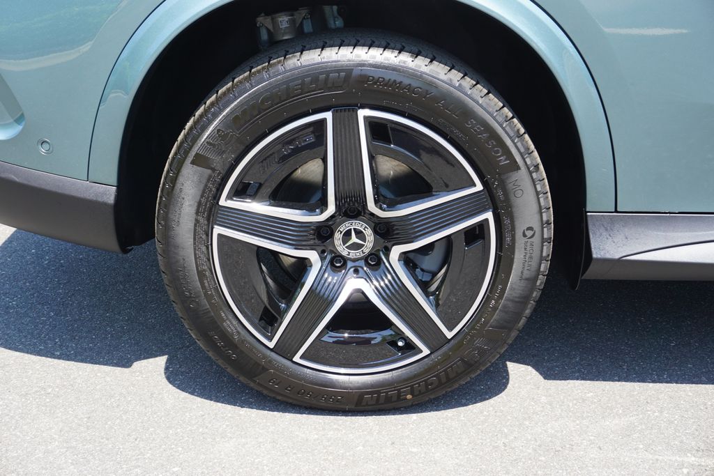 2025 Mercedes-Benz GLC 300 8
