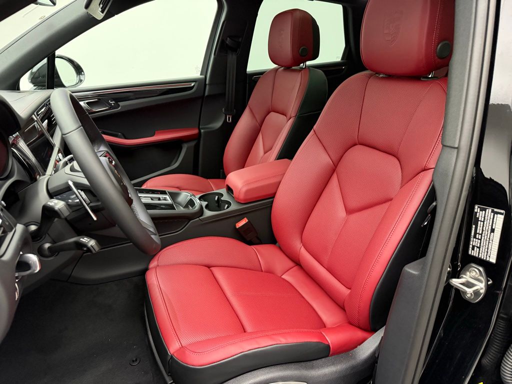 Thumbnail: 2025 Porsche Macan - 5