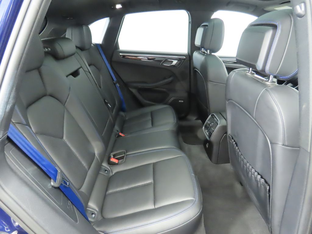 Thumbnail: 2022 Porsche Macan - 21