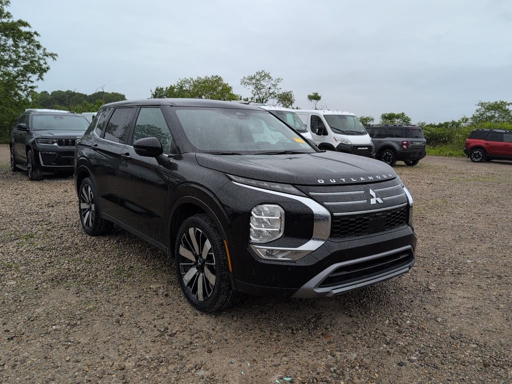Labrador Black Pearl 2025 Mitsubishi Outlander SE FWD SUV / Crossover Front-Wheel Drive Continuously Variable Transmission