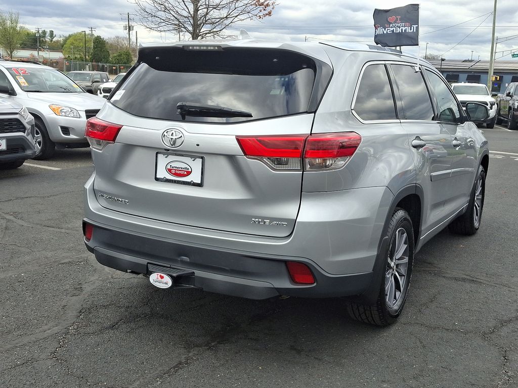 2017 Toyota Highlander XLE 6