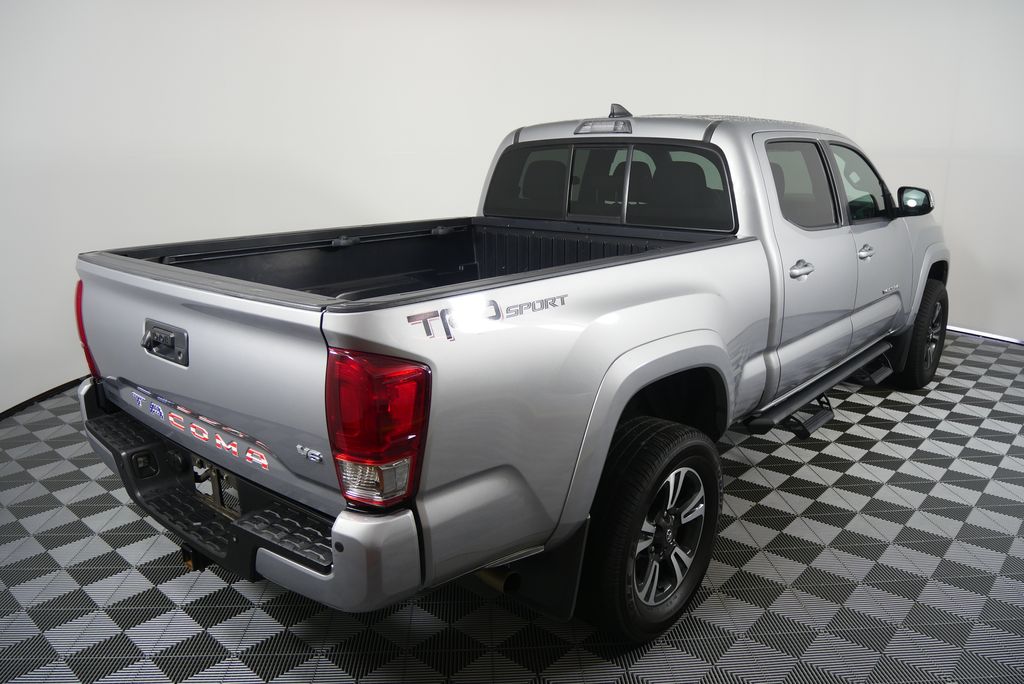 Thumbnail: 2016 Toyota Tacoma - 4