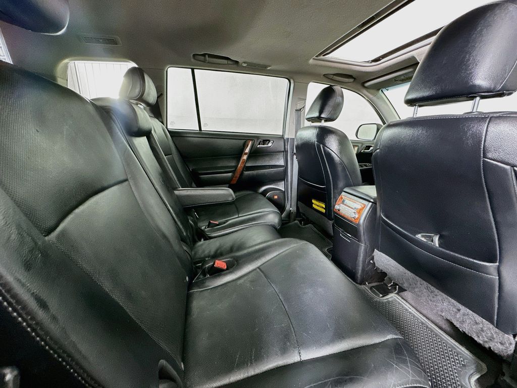 Thumbnail: 2013 Toyota Highlander - 29