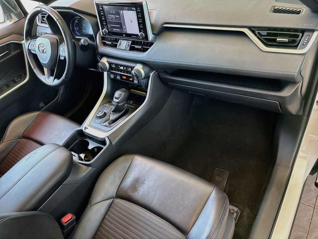 Thumbnail: 2020 Toyota RAV4 - 17