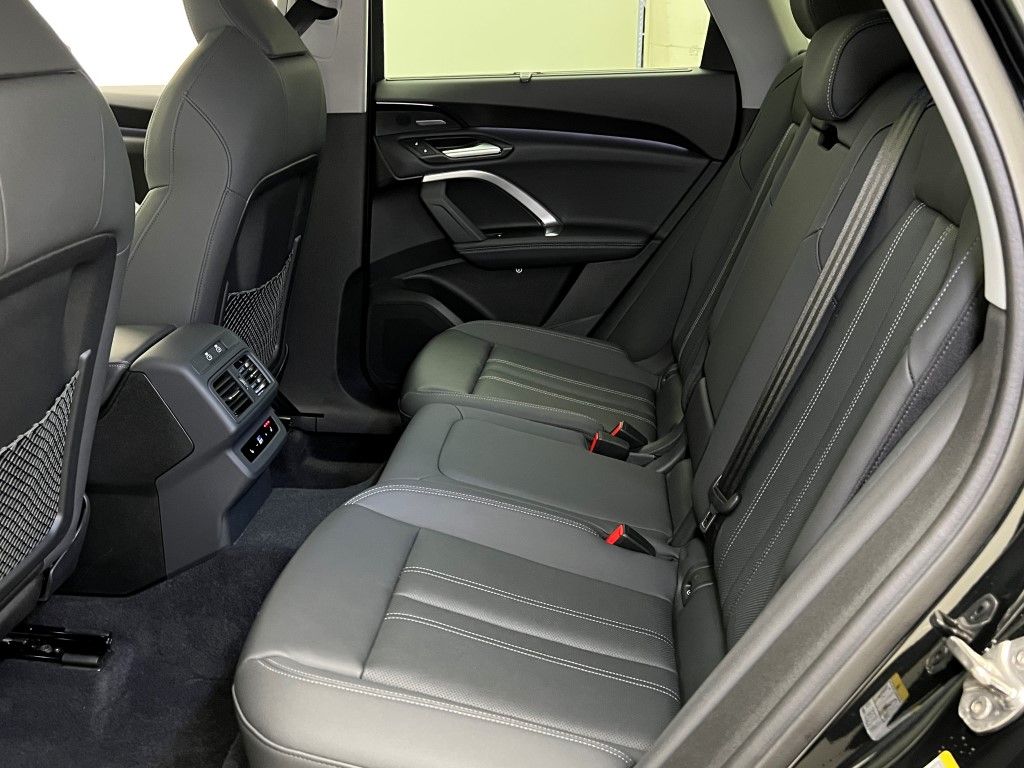 Thumbnail: 2025 Audi Q5 - 24