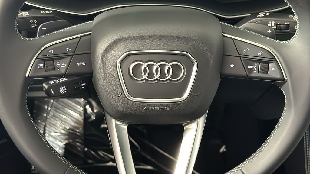 Thumbnail: 2025 Audi Q7 - 14