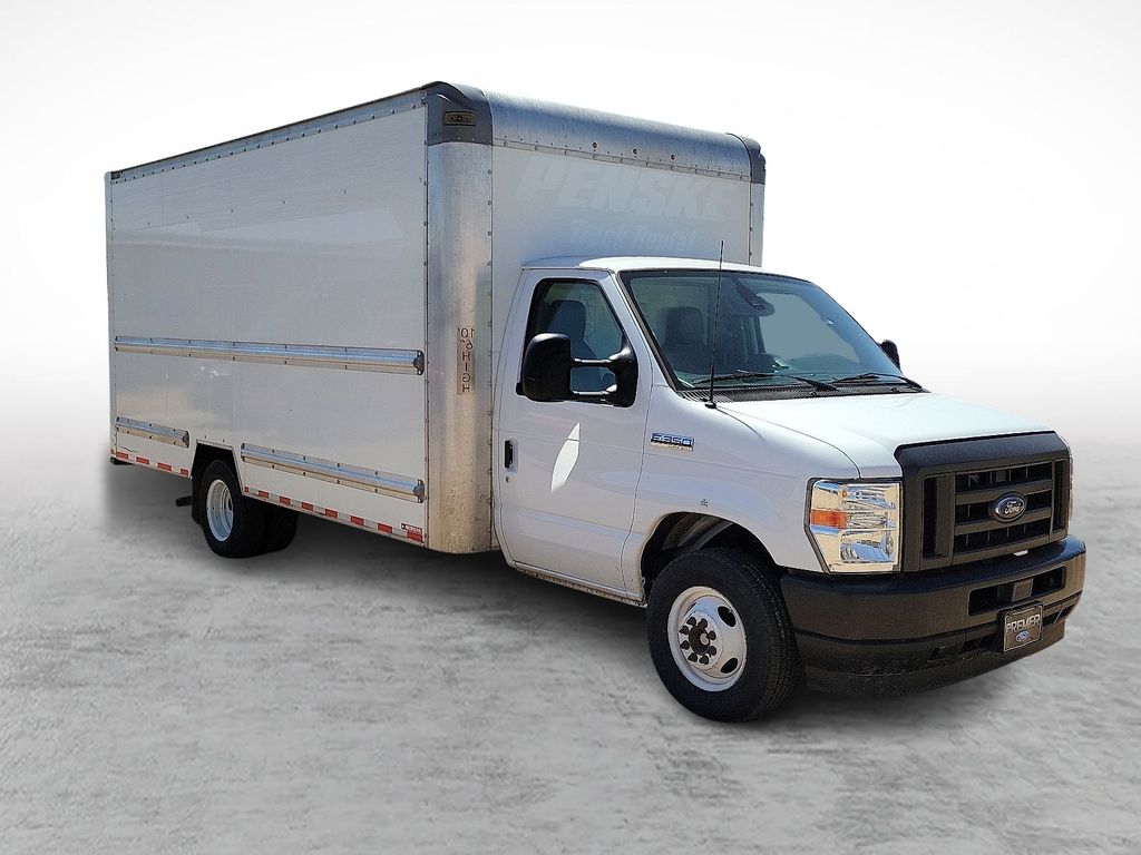 2022 Ford E-Series Chassis E-350 SD Cutaway SB RWD