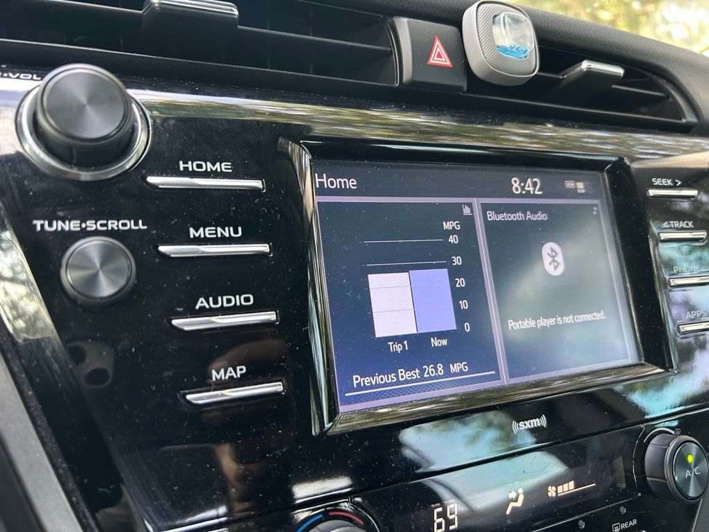 2020 Toyota Camry SE 17