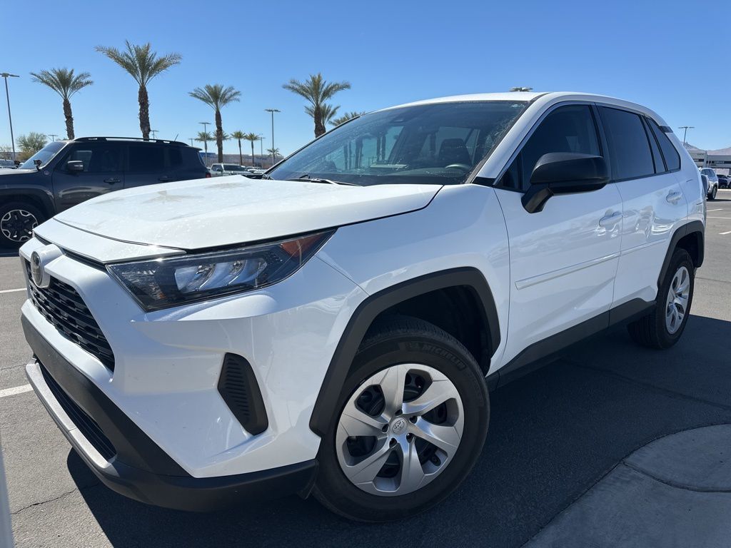 2022 Toyota RAV4 LE 4