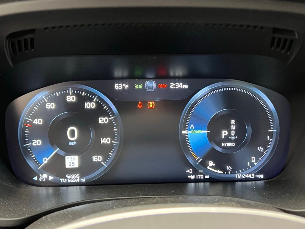 Thumbnail: 2021 Volvo XC60 - 16