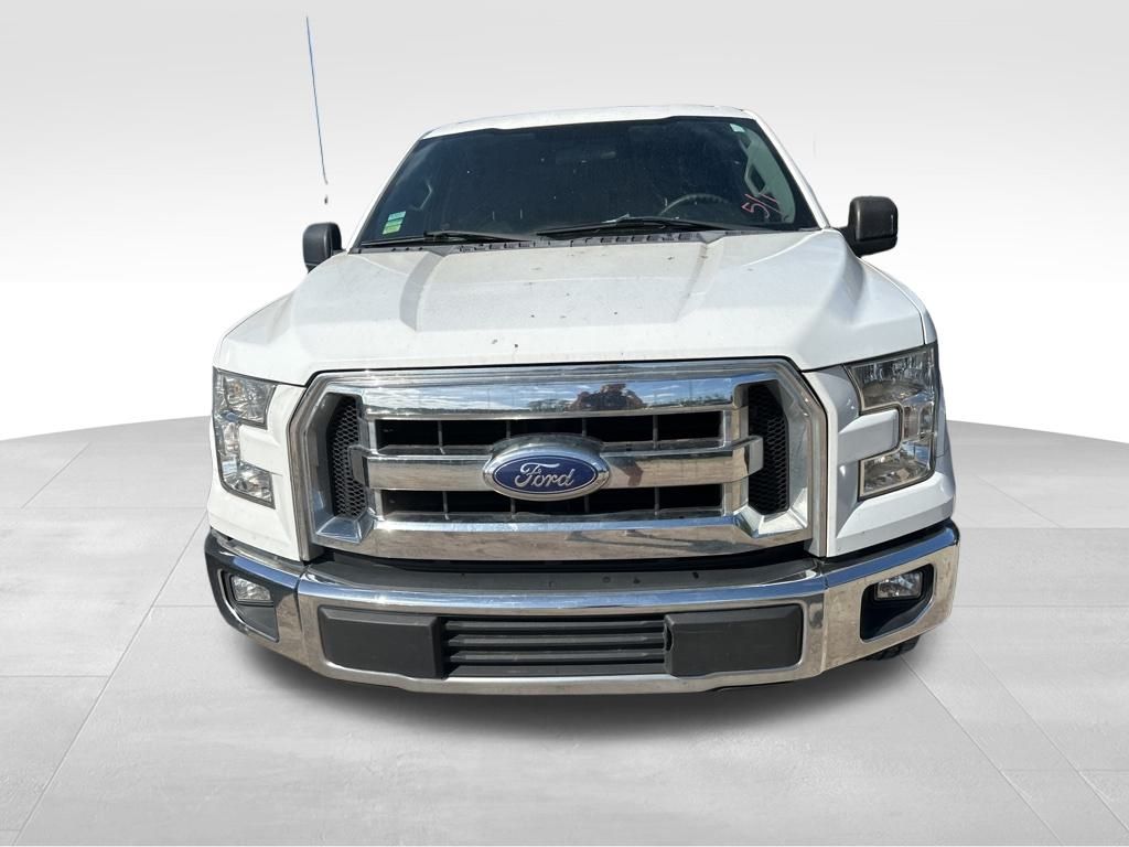 2015 Oxford White Ford F-150 XLT RWD Truck