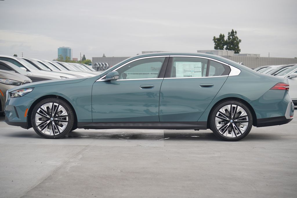 Thumbnail: 2025 BMW 5 Series - 4
