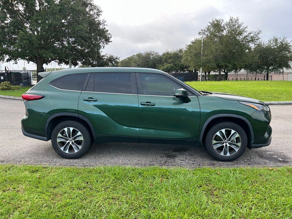 Thumbnail: 2023 Toyota Highlander - 6