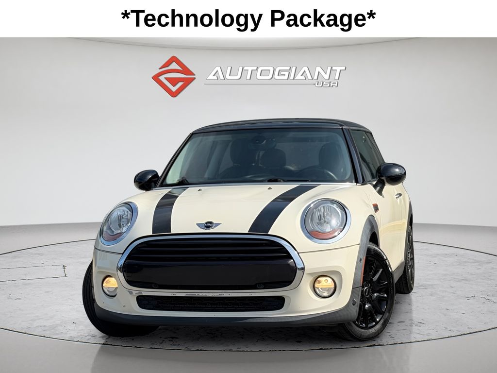 Pepper White 2018 MINI Cooper Hatchback Front-Wheel Drive 6-Speed Automatic