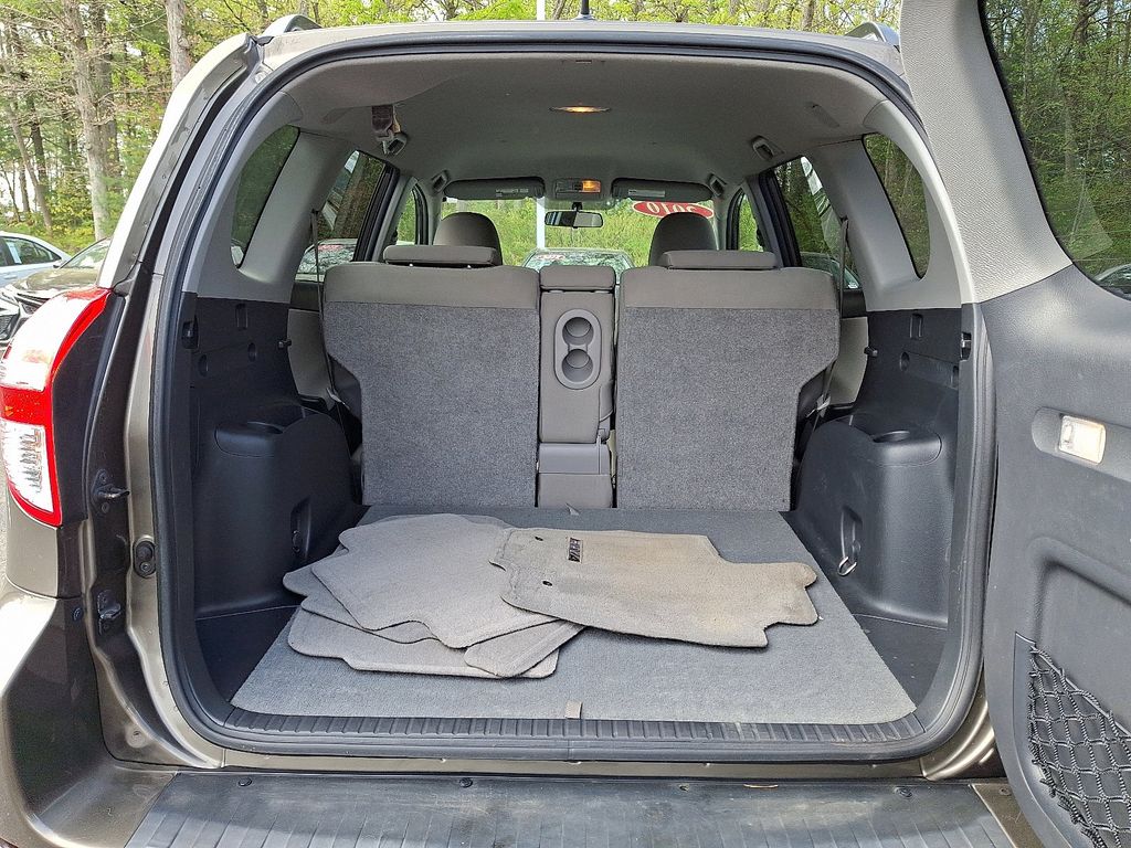 2010 Toyota RAV4 Base 27