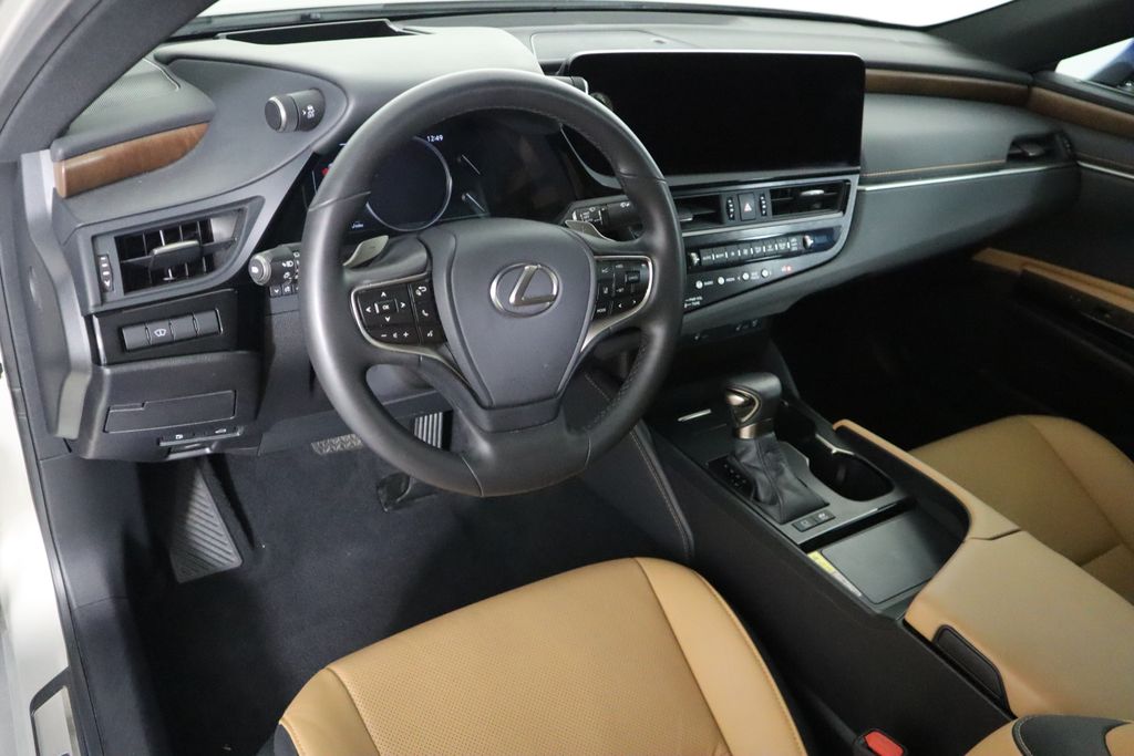 2024 Lexus ES Hybrid 300h 9