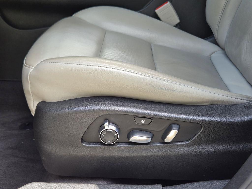 used 2021 Cadillac XT4 car, priced at $22,841