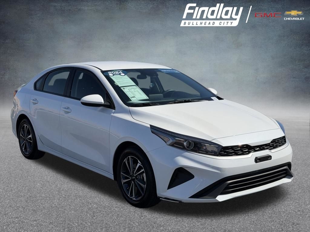 Snow White Pearl 2024 Kia Forte Sedan Front-Wheel Drive Continuously Variable Transmission