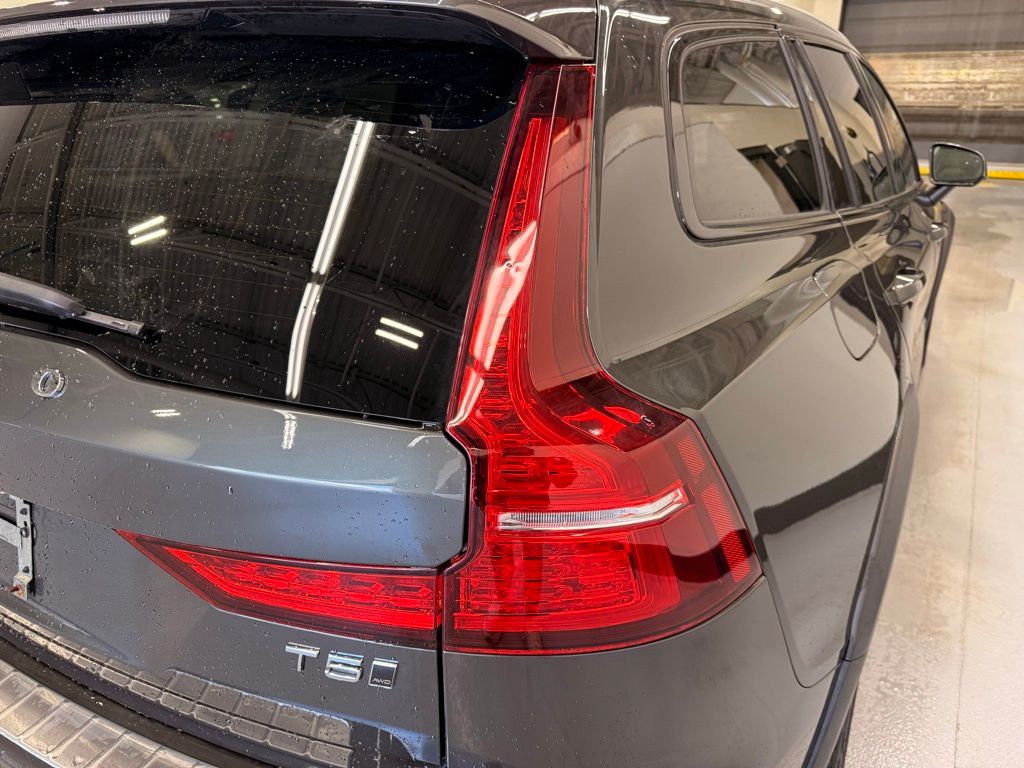 Thumbnail: 2022 Volvo S60 - 5