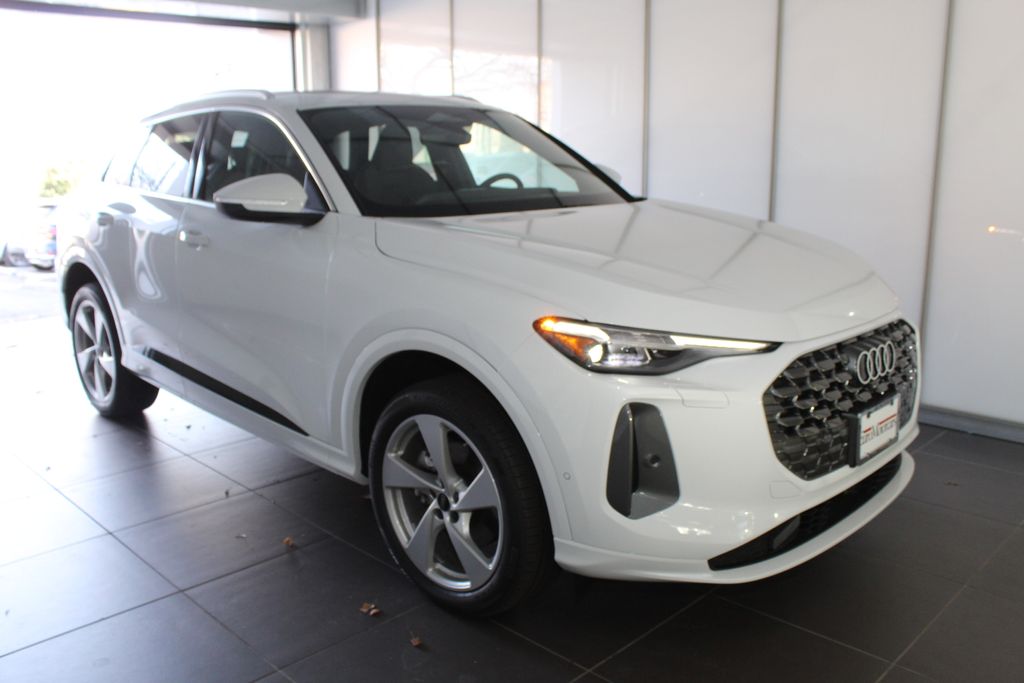 2025 Audi New Q5 Premium Plus's photo