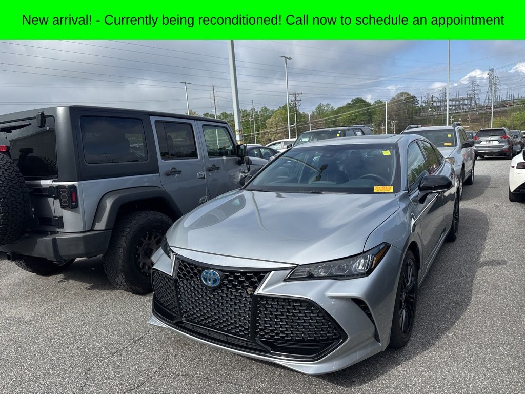 Celestial Silver Metallic 2022 Toyota Avalon Hybrid XSE Nightshade FWD Sedan Front-Wheel Drive Continuously Variable Transmission