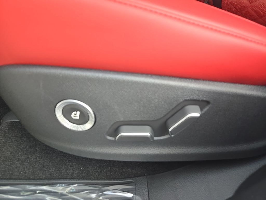 Thumbnail: 2025 Genesis GV80 - 30