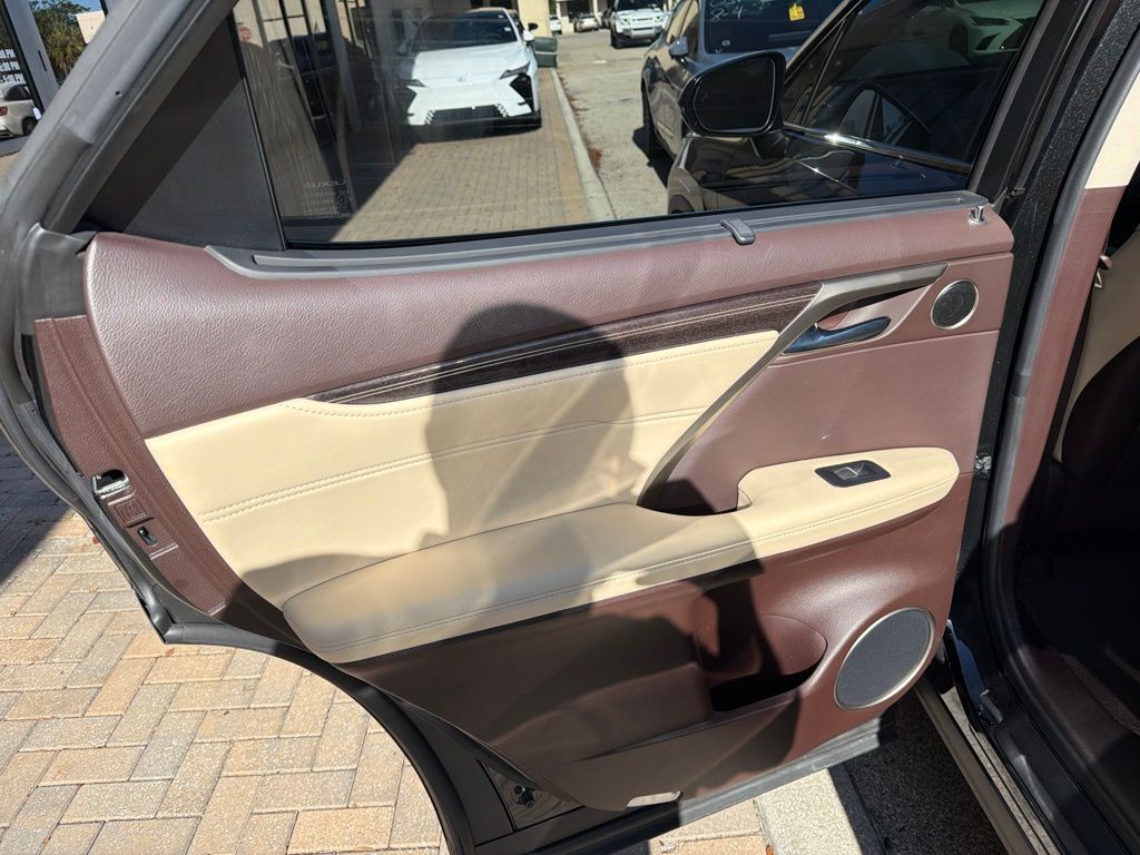 Used 2019  Lexus 350L image 13