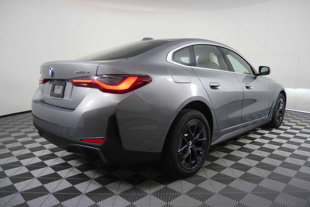 Thumbnail: 2026 BMW i4 - 3