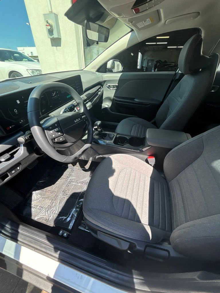 Certified Used 2025 White Kia EX image 13