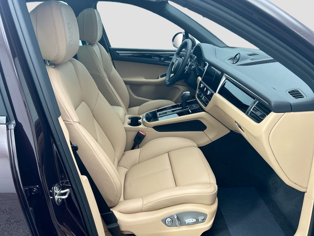Thumbnail: 2026 Porsche Macan - 22