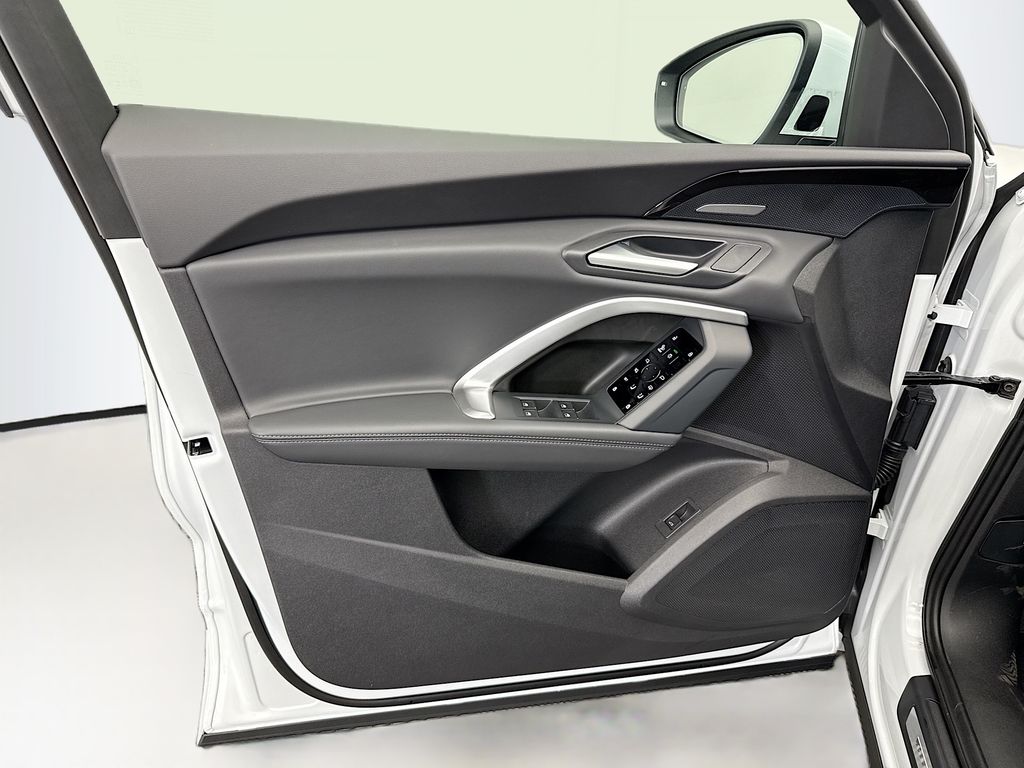 Thumbnail: 2025 Audi Q5 - 24