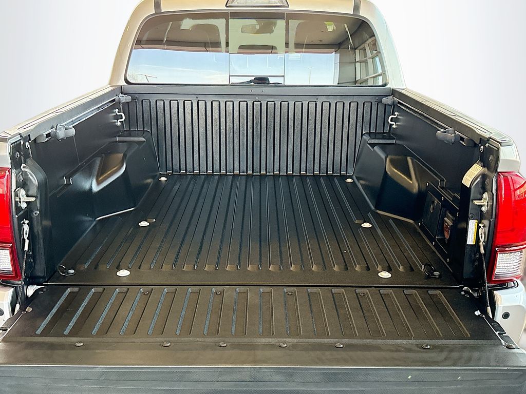 Thumbnail: 2019 Toyota Tacoma - 27