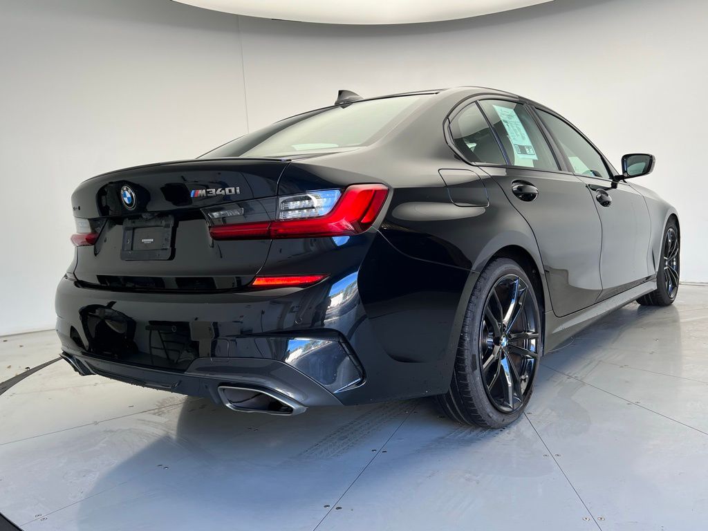 Thumbnail: 2021 BMW 3 Series - 3