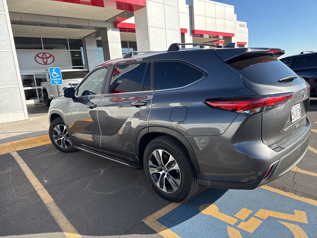 Thumbnail: 2023 Toyota Highlander - 5