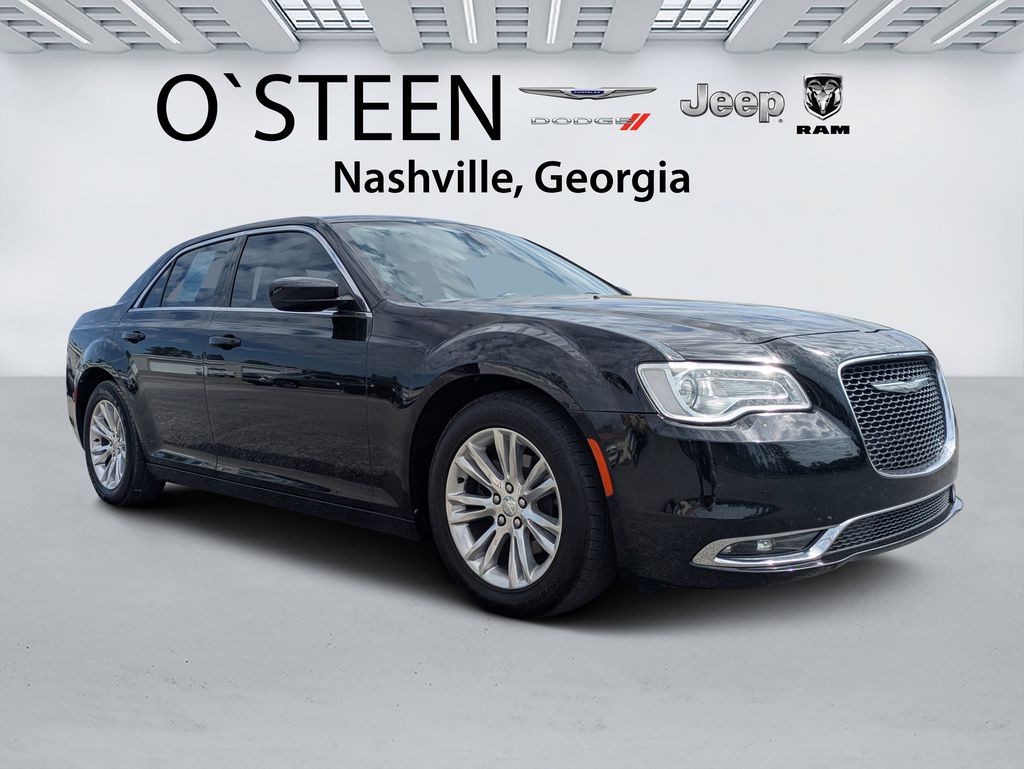 Gloss Black 2017 Chrysler 300 Limited RWD Sedan Rear-Wheel Drive 8-Speed Automatic