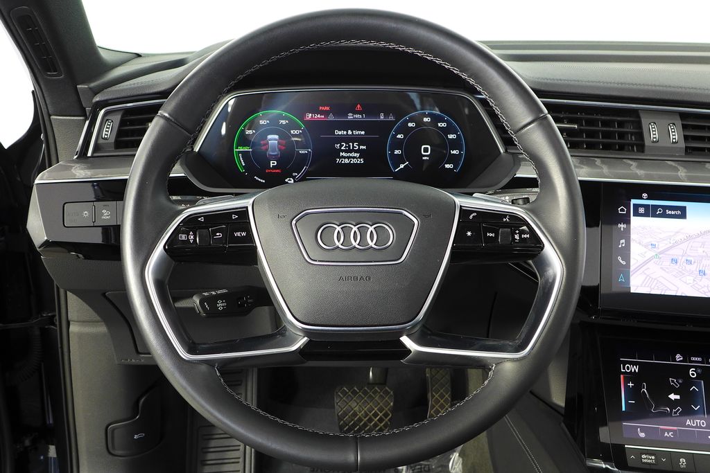Thumbnail: 2022 Audi e-tron - 27