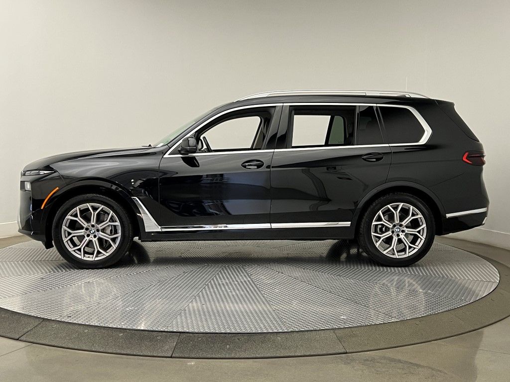 Thumbnail: 2023 BMW X7 - 3