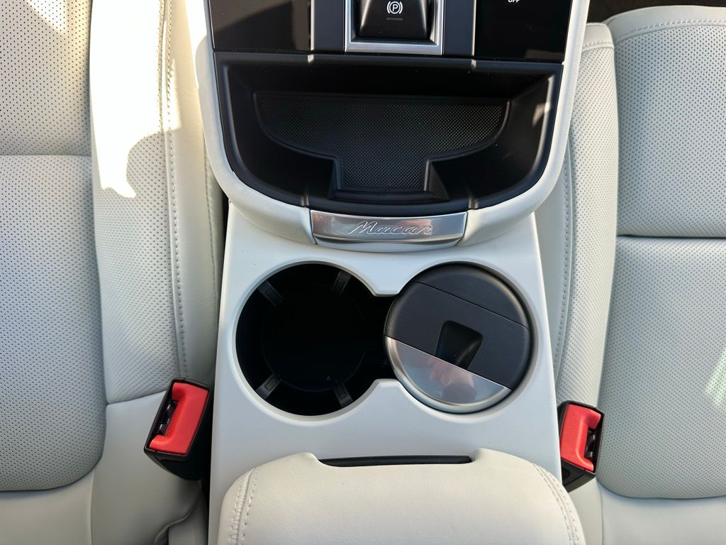 Thumbnail: 2026 Porsche Macan - 29