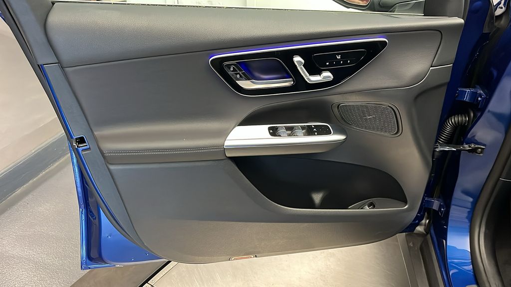 2025 Mercedes-Benz GLC 350 11