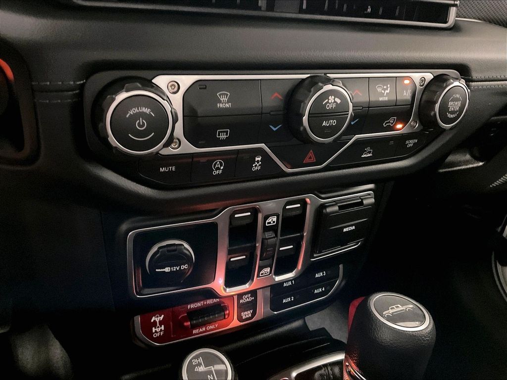 2026 Jeep Gladiator — photo 25