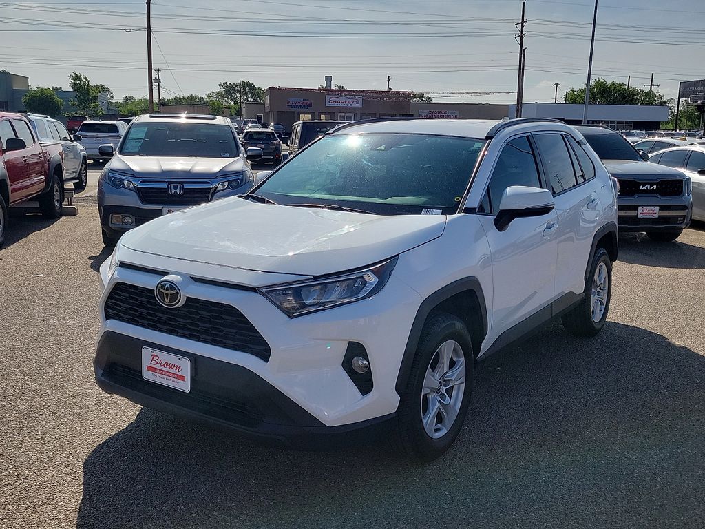 2020 Toyota RAV4 XLE - 4