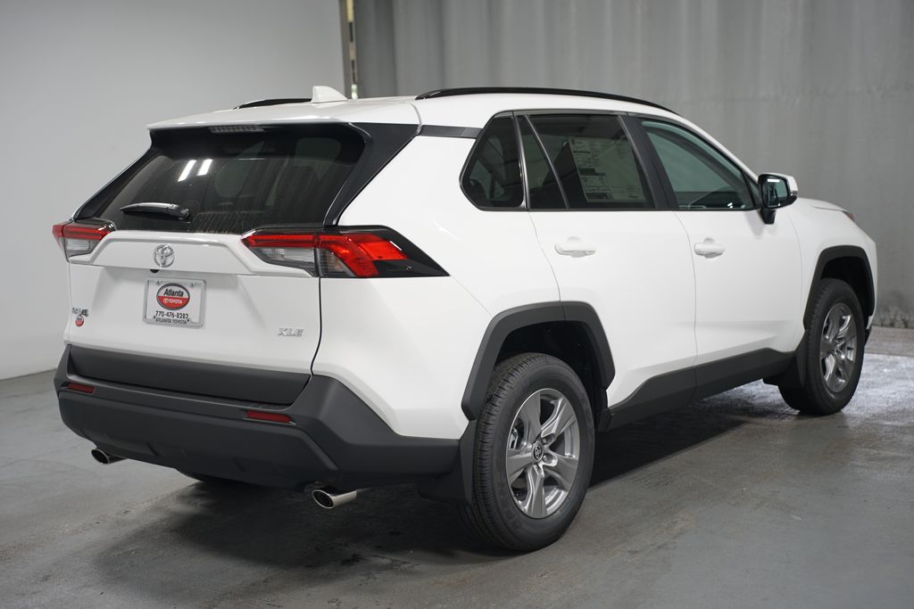 2025 Toyota RAV4 XLE 8