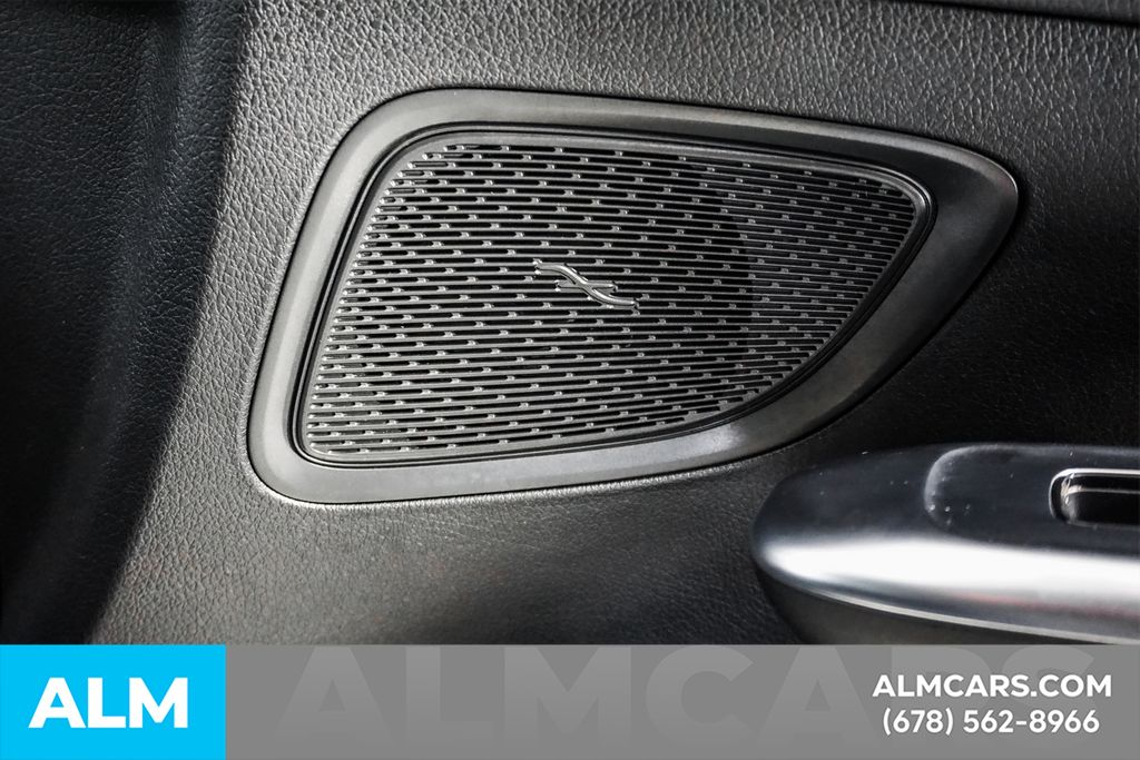 Used 2024  Mercedes-Benz C 300 image 40