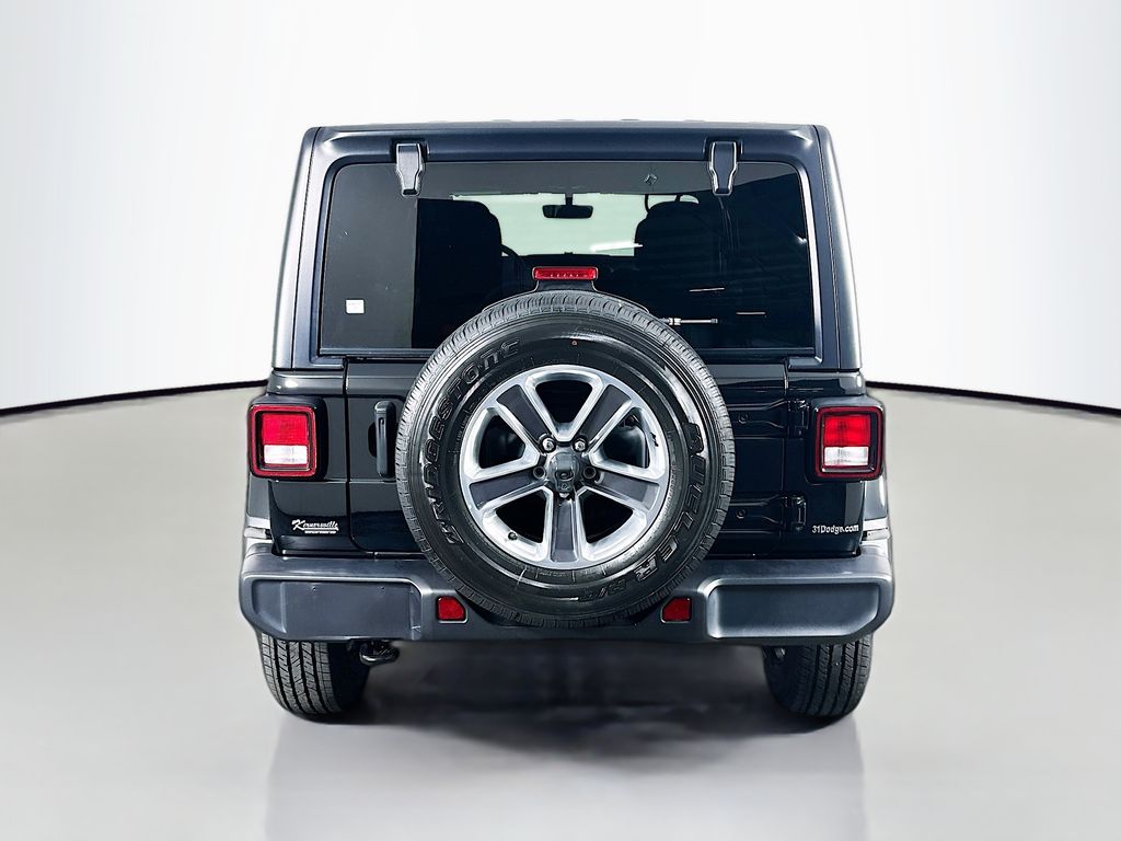 Used 2022 Black Jeep Unlimited Sahara image 6