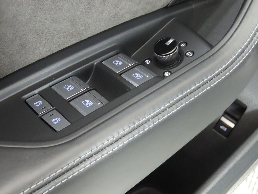 Thumbnail: 2019 Audi e-tron - 28