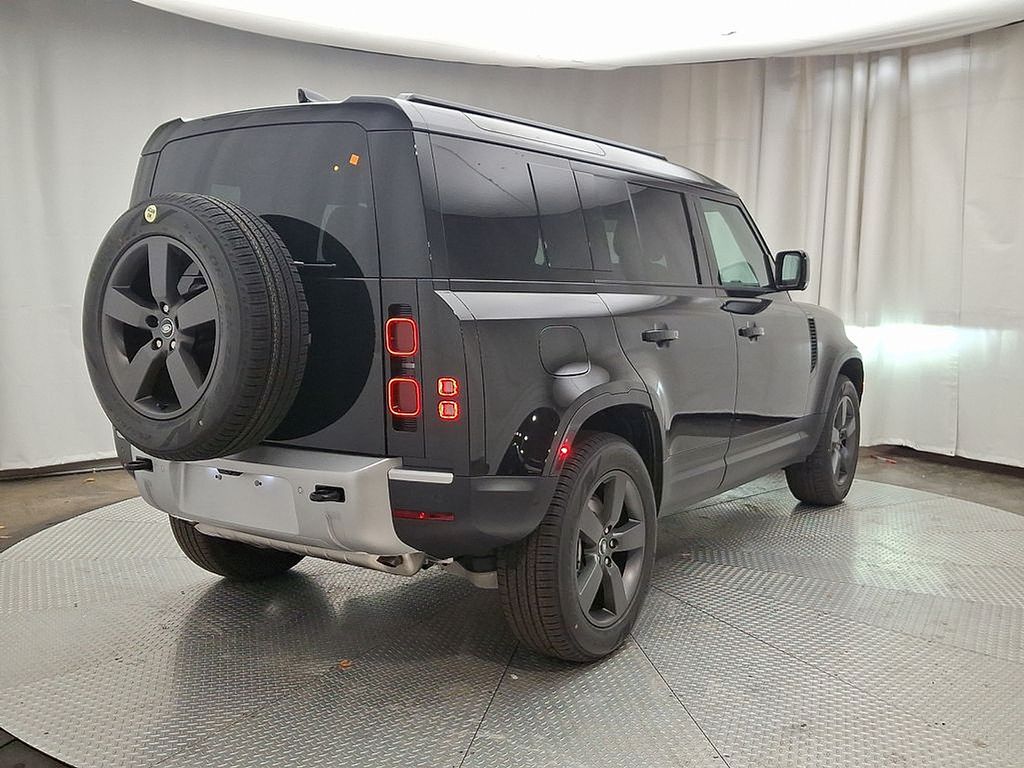 Thumbnail: 2025 Land Rover Defender - 3