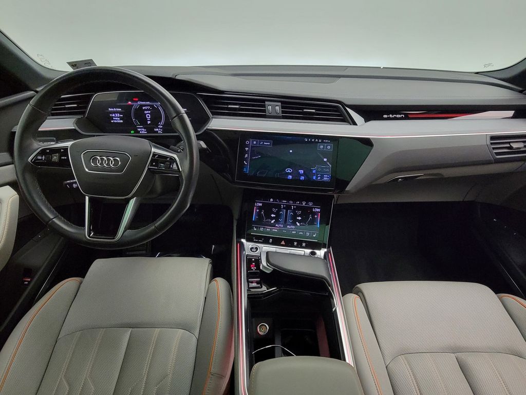 Thumbnail: 2024 Audi Q8 e-tron - 17