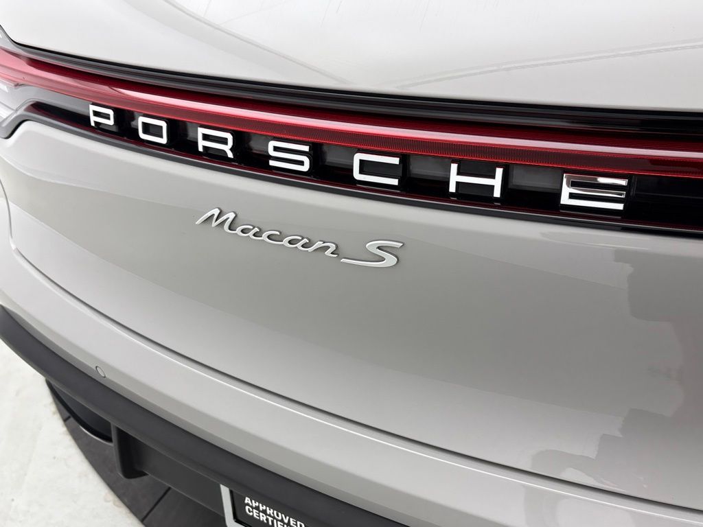 Thumbnail: 2023 Porsche Macan - 11
