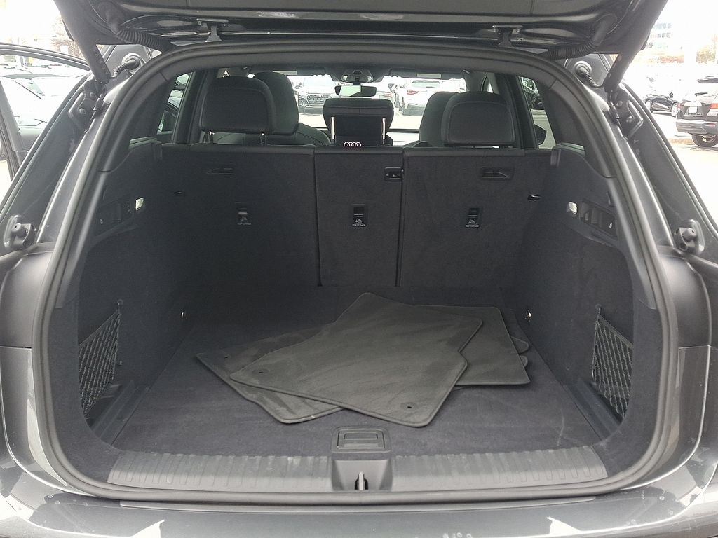 Thumbnail: 2025 Audi SQ6 e-tron - 27