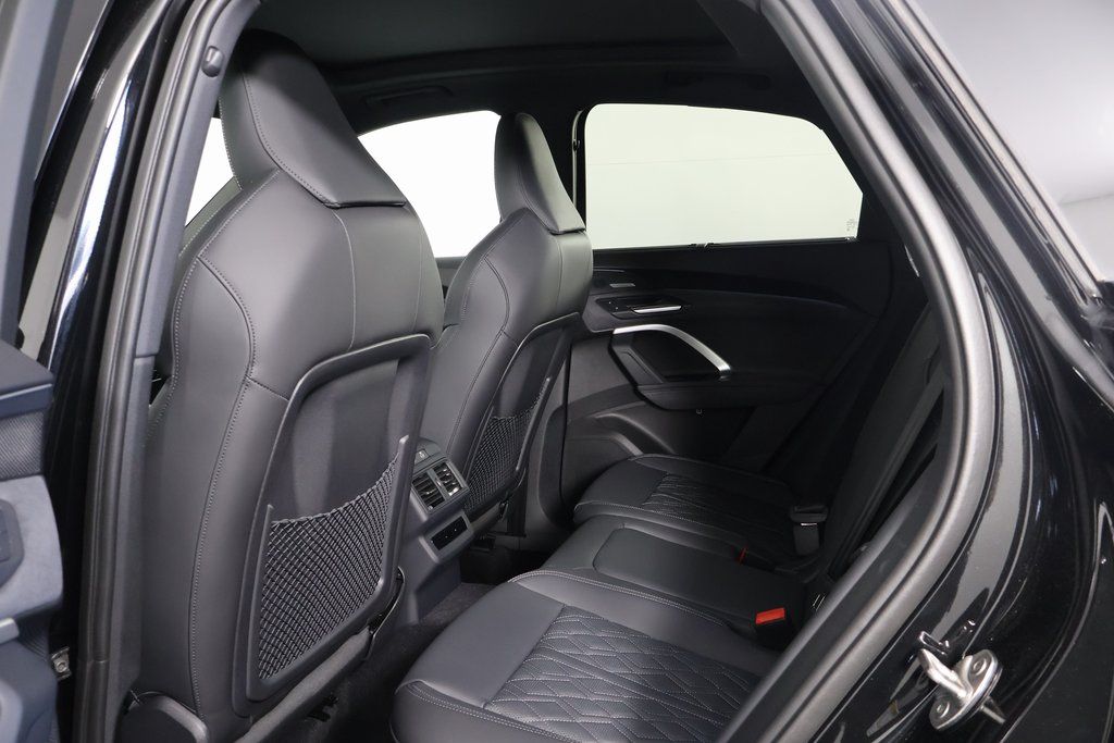 Thumbnail: 2026 Audi SQ5 - 6